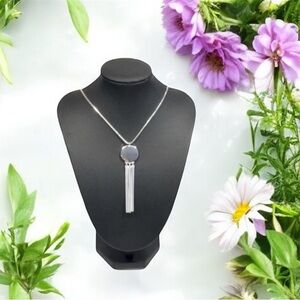 Shaky Pendant Necklace